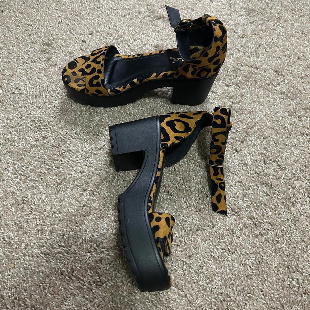 Qupid Boutique Brown Black Velvet Animal Print Platform Ankle Strap Sandals Sz 5